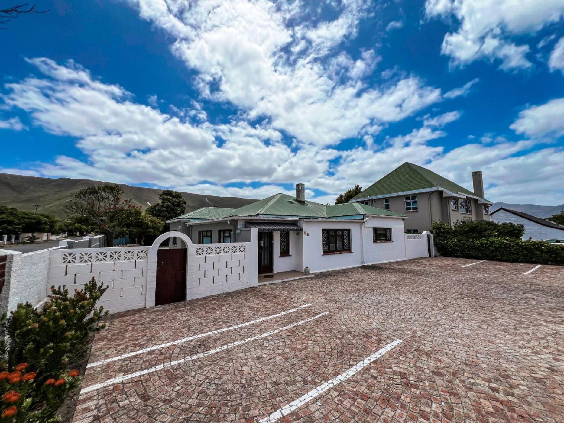 Hermanus Backpackers & Budget Accommodation Exterior photo