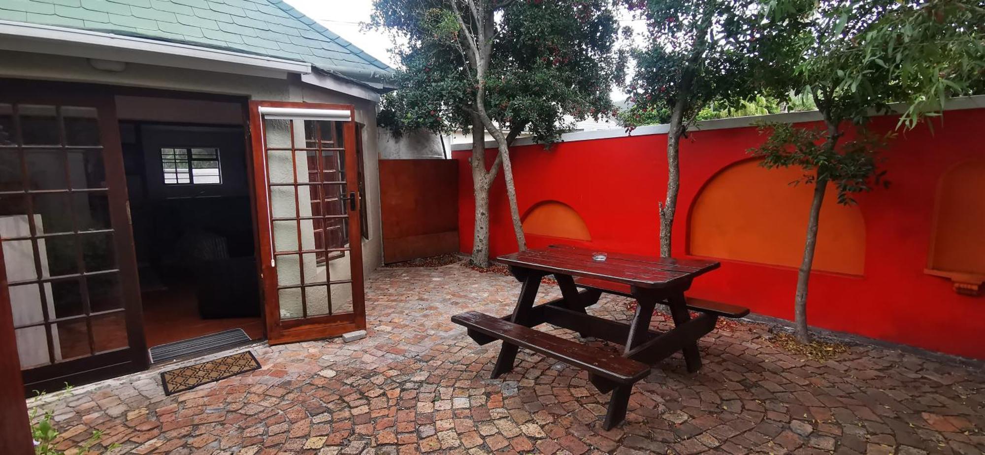 Hermanus Backpackers & Budget Accommodation Exterior photo